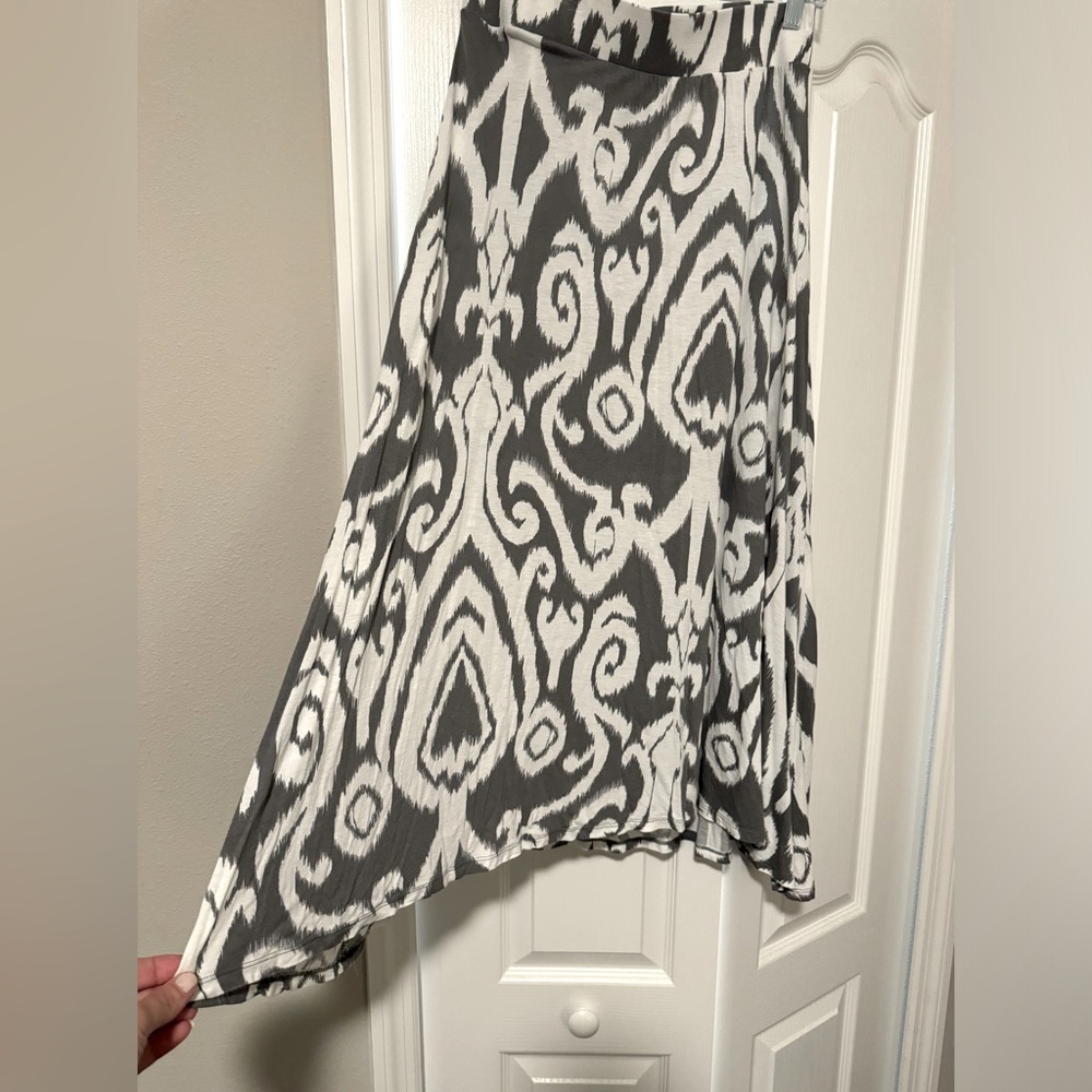 INC mid length ladies skirt, size medium